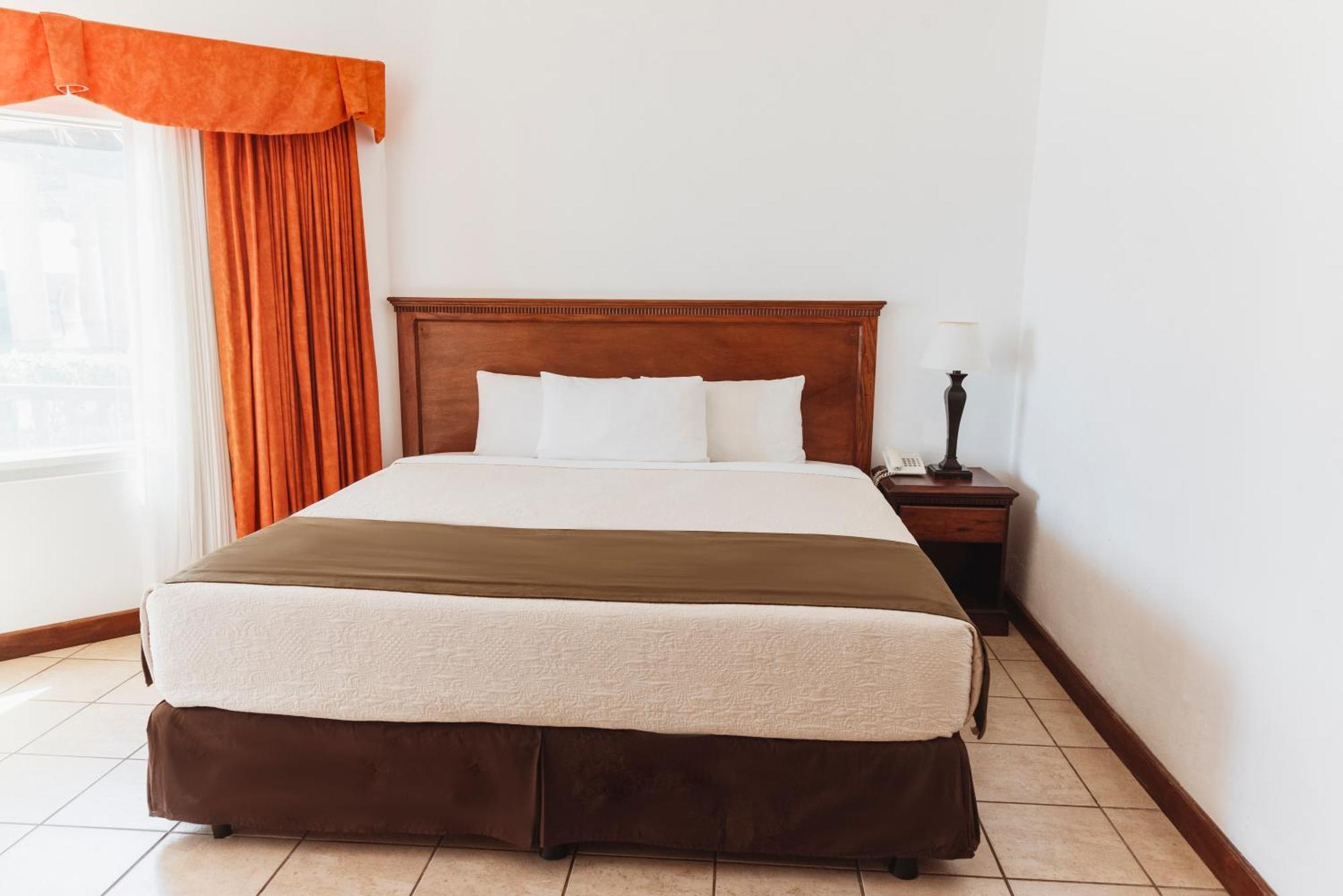 Hotel Cayman Suites Monterrico Bagian luar foto