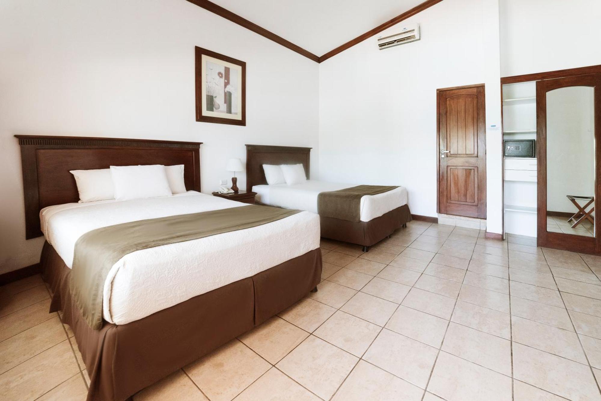 Hotel Cayman Suites Monterrico Bagian luar foto