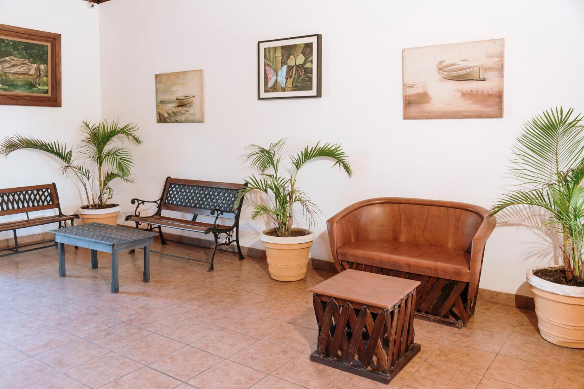 Hotel Cayman Suites Monterrico Bagian luar foto